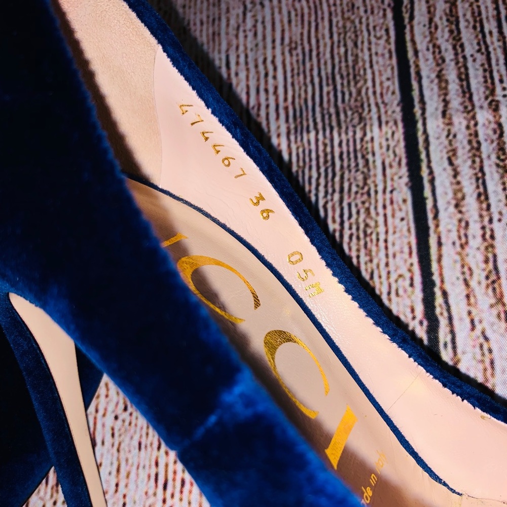 Blue Gucci Suede Pump W/ Removable Bow - Picture 5 of 7